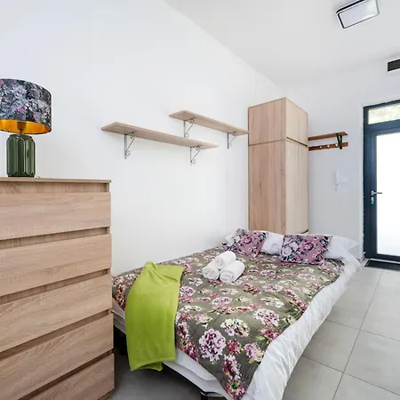 Urban Serenity #11 By Bookinghost * 우치