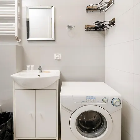 Urban Serenity #11 By Bookinghost Łódź