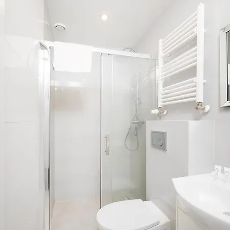 Urban Serenity #11 By Bookinghost 우치