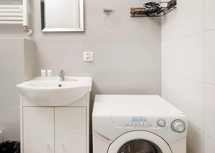 Urban Serenity #11 By Bookinghost Łódź